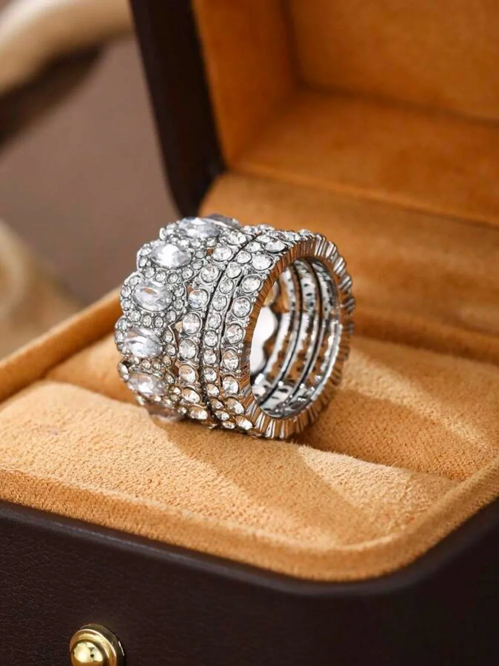 Eterna Glow 4pcs Luxury Elegant Women's White Crystal Stone Rings, Full Diamond